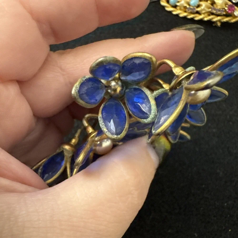 Stunning Rare Early Trifari Gripoix Glass Brooch Cobalt & Pearl Floral Fur Clip